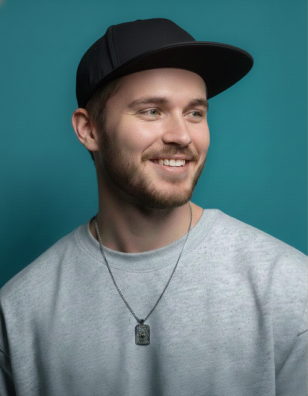 SNAPBACK & ADJUSTABLE